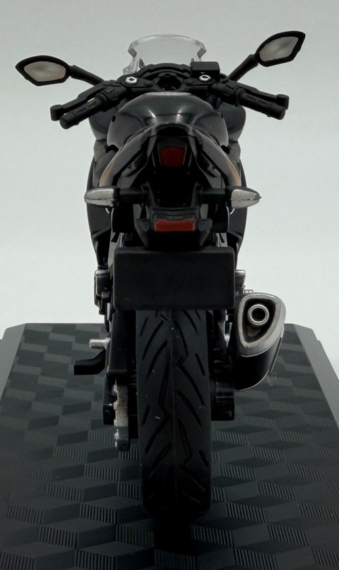 Suzuki GSX 1000R motocykl model 1:18 Huayi M18-3B czarny