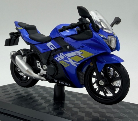 Suzuki GSX 250R model 1:18 Huayi M18-10B niebieski