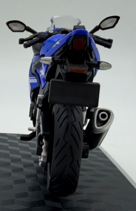 Suzuki GSX 250R model 1:18 Huayi M18-10B niebieski
