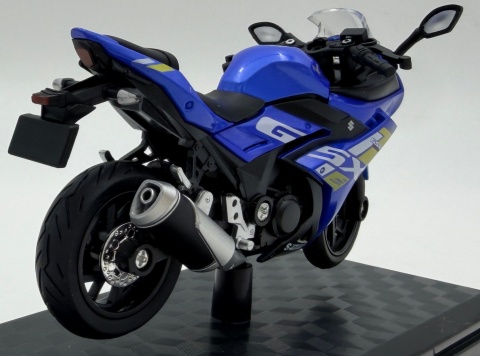 Suzuki GSX 250R model 1:18 Huayi M18-10B niebieski