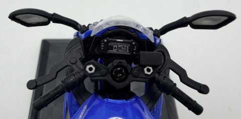 Suzuki GSX 250R model 1:18 Huayi M18-10B niebieski