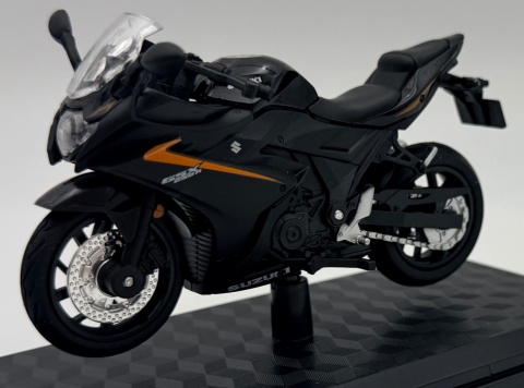 Suzuki GSX 250R motocykl model 1:18 Huayi M18-10B czarny