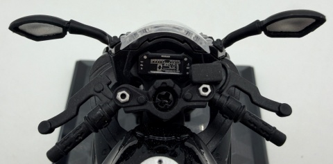 Suzuki GSX 250R motocykl model 1:18 Huayi M18-10B czarny