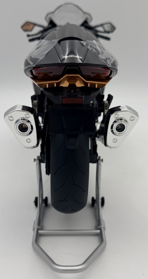 Suzuki Hayabusa GSX 1300R 2024 DŹWIĘK DYM LED model 1:9 Huayi M6-3A czarny