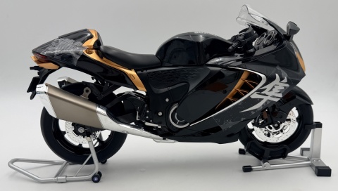Suzuki Hayabusa GSX 1300R 2024 DŹWIĘK DYM LED model 1:9 Huayi M6-3A czarny