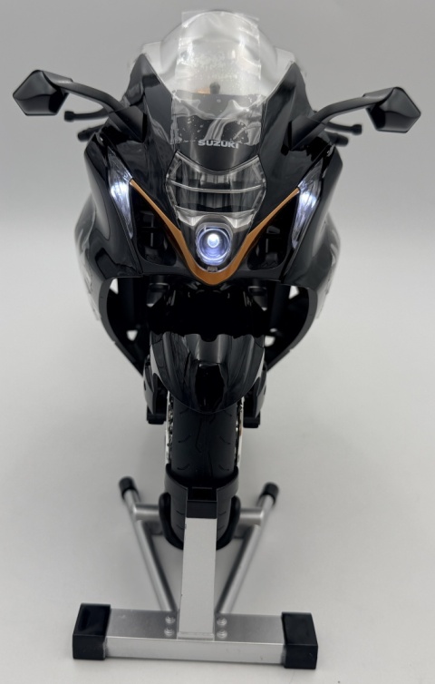 Suzuki Hayabusa GSX 1300R 2024 DŹWIĘK DYM LED model 1:9 Huayi M6-3A czarny