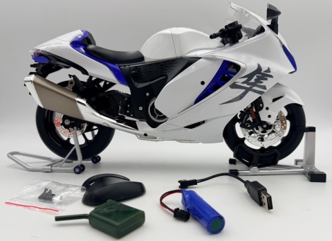 Suzuki Hayabusa GSX 1300R 2024 DŹWIĘK DYM LED model 1:9 Huayi M6-3A czarny