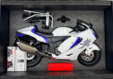 Suzuki Hayabusa GSX 1300R 2024 DŹWIĘK DYM LED model 1:9 Huayi M6-3A czarny