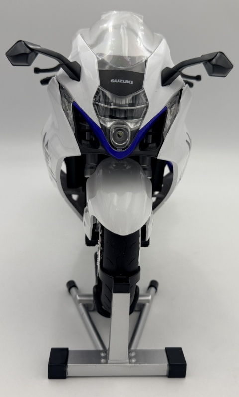 Suzuki Hayabusa GSX 1300R 2024 DŹWIĘK DYM LED model 1:9 Huayi M6-3A czarny