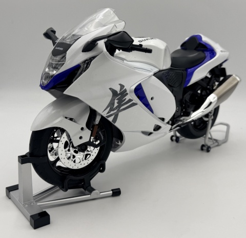 Suzuki Hayabusa GSX 1300R 2024 DŹWIĘK DYM LED model 1:9 Huayi M6-3A czarny