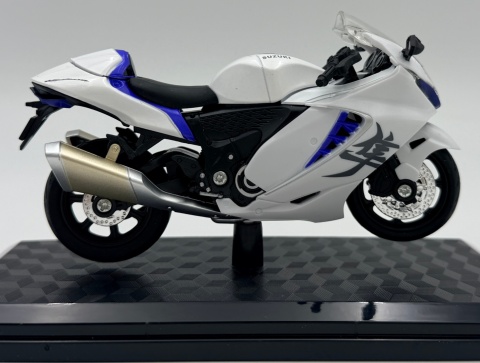 Suzuki Hayabusa GSX 1300R 2024 model 1:18 Huayi M18-5B biały