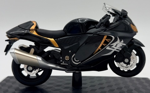 Suzuki Hayabusa GSX 1300R 2024 model 1:18 Huayi M18-5B czarny