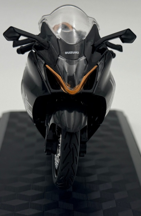 Suzuki Hayabusa GSX 1300R 2024 model 1:18 Huayi M18-5B czarny