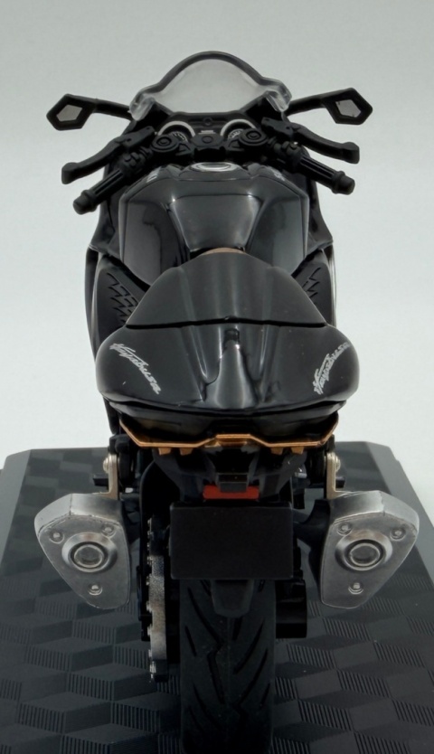 Suzuki Hayabusa GSX 1300R 2024 model 1:18 Huayi M18-5B czarny