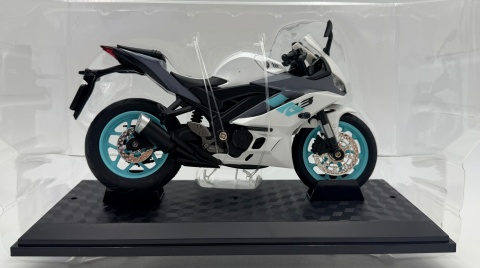 Yamaha R3 motocykl model 1:12 LED dźwięk Huayi M12-25 biały