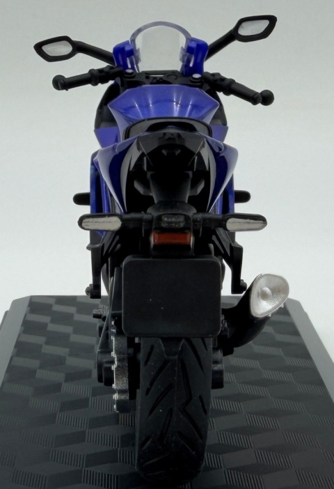 Yamaha YZF-R3 motocykl model 1:18 Huayi M18-9B niebieski
