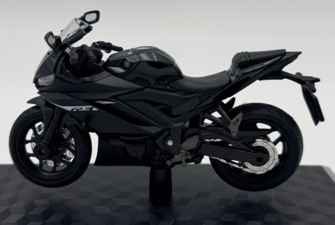 Yamaha YZF-R3 motocykl model 1:18 Huayi M18-9B czarny