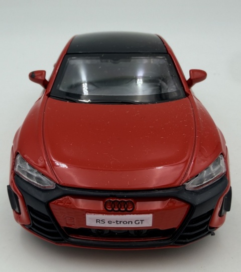 Audi RS e-tron GT z napędem światło dźwięk METAL 1:36 MSZ 68721 czerwony