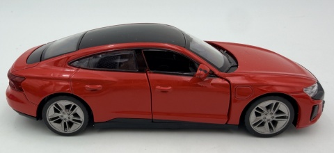 Audi RS e-tron GT z napędem światło dźwięk METAL 1:36 MSZ 68721 czerwony