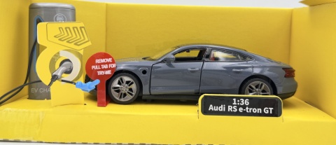 Audi RS e-tron z napędem światło dźwięk model METAL 1:36 MSZ 68717 szary