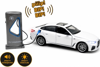 BMW i4 M50 z napędem światło dźwięk model METAL 1:34 MSZ 68714 biały