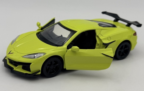Chevrolet Corvette Z06 z napędem światło dźwięk METAL 1:32 MSZ 68748 żółty