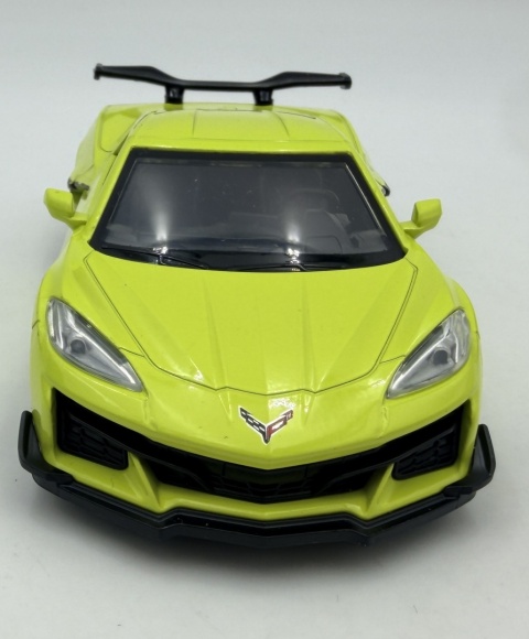 Chevrolet Corvette Z06 z napędem światło dźwięk METAL 1:32 MSZ 68748 żółty