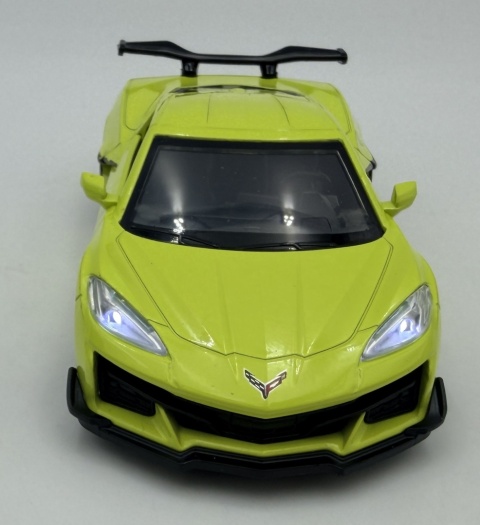 Chevrolet Corvette Z06 z napędem światło dźwięk METAL 1:32 MSZ 68748 żółty