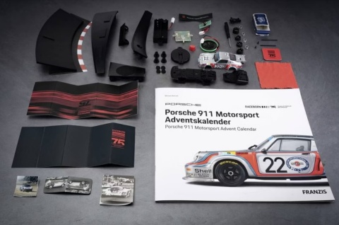 Porsche 911 Motorsport Kalendarz Adwentowy FRANZIS 1:43 Martini Racing #22