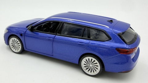 Skoda Superb Combi IV z napędem światło dźwięk model METAL 1:35 MSZ 68744