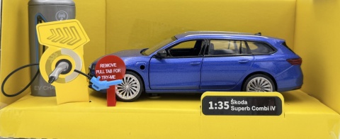 Skoda Superb Combi IV z napędem światło dźwięk model METAL 1:35 MSZ 68744