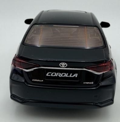 Toyota Corolla Hybrid z napędem światło dźwięk METAL 1:33 MSZ 68432 czarny