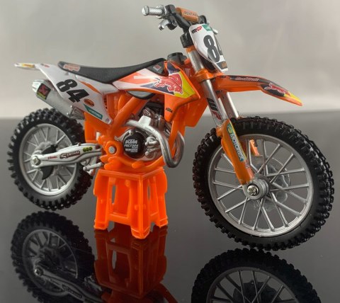 KTM 450 SX-F Red Bull J. Herlings 1:18 Bburago KTM 450 SX-F Red Bull J. Herlings 1:18 Bburago
