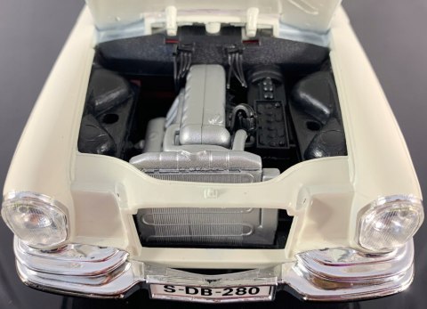 Mercedes 280 SE Cabrio '67 1:18 model Maisto 31811 Mercedes 280 SE Cabrio '67 1:18 model Maisto 31811