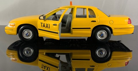1999 FORD CROWN VICTORIA MODEL METAL WELLY 1:24 1999 FORD CROWN VICTORIA MODEL METAL WELLY 1:24