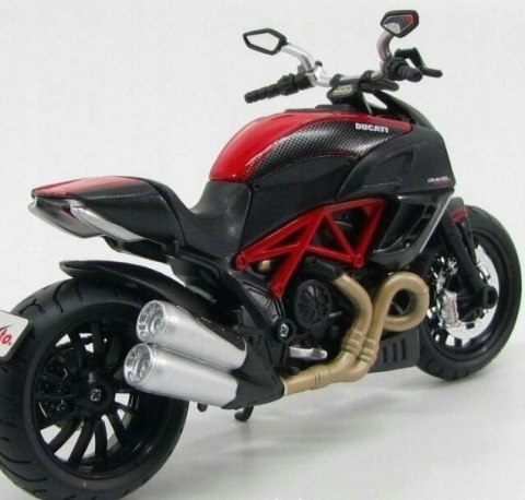 DUCATI Diavel Carbon motocykl model 1:12 Maisto DUCATI Diavel Carbon motocykl model 1:12 Maisto