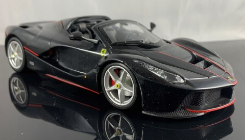 FERRARI LaFerrari Aperta black model Bburago 26022 FERRARI LaFerrari Aperta black model Bburago 26022