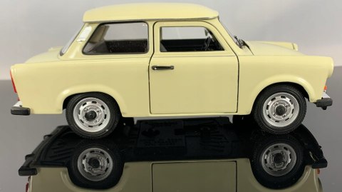 TRABANT 601 S De luxe model metal Welly 1:24 TRABANT 601 S De luxe model metal Welly 1:24