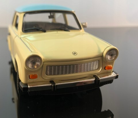 TRABANT 601 S De luxe model metal Welly 1:24 TRABANT 601 S De luxe model metal Welly 1:24