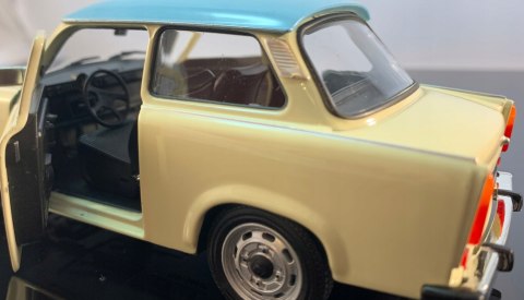 TRABANT 601 S De luxe model metal Welly 1:24 TRABANT 601 S De luxe model metal Welly 1:24